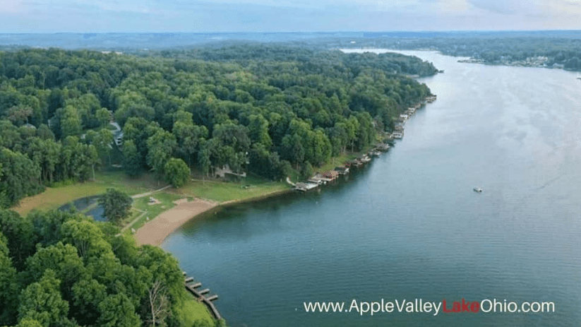 Apple Valley Homes – Looking for a home that offers comfort, convenience, and elegance? This Apple valley home is what you want!